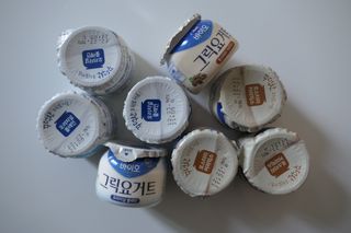 매일바이오 그릭요거트 오리지널 플레인 4개, 로스터리 커피믹스 4개 — 5점을 준 리뷰어가 2021년 12월 올린 사용 사진
