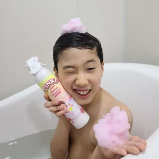 주식회사 권브라더스 [권브라더스] 목욕놀이 필수템, 핑키공주 유아버블클렌저 300ml 대용량 몽글몽글 구름 속 딸기향 — 5점을 준 리뷰어가 2022년 1월 올린 사용 사진