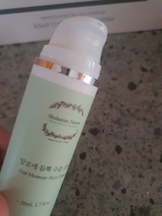 술람미네이처 자연주의 화장품ㅣ속보습 충전 + 민감/트러블 피부 진정 - 알로에 듬뿍 수분 크림 50ml — 5점을 준 리뷰어가 2022년 6월 올린 사용 사진