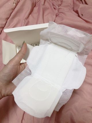 아임오 유기농 생리대 중형 + 레이디오크루삭스 1개 + 쿠폰북 — 5점을 준 리뷰어가 2021년 9월 올린 사용 사진