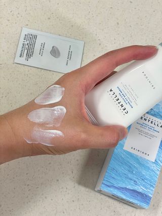 [스킨1004] 마다가스카르 센텔라 히알루-시카 워터핏 선세럼 50ml — 5점을 준 리뷰어가 2024년 5월 올린 사용 사진