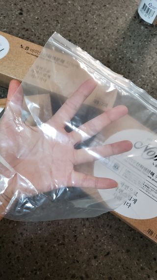 노플(NOPL) 노플 친환경 바이오 산화 생분해  항균 일회용 위생 비닐장갑 100매 + 지퍼백 소형, 대형 — 5점을 준 리뷰어가 2021년 10월 올린 사용 사진