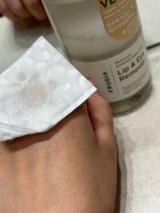[후르디아] 눈시림없는 올영 립앤아이 리무버 — 5점을 준 리뷰어가 2024년 4월 올린 사용 사진