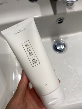 [베러오리진] 무화과 크리미 딥 폼 클렌저/피부 노폐물 & 미세먼지 99 세정 인증 민감성 피부 무자극 인증 — 5점을 준 리뷰어가 2021년 12월 올린 사용 사진