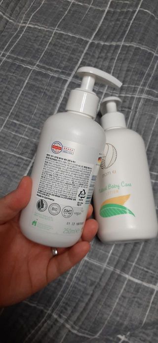 mom e 맘이 내추럴 베이비 케어 샴푸앤바스+로션 — 5점을 준 리뷰어가 2021년 1월 올린 사용 사진