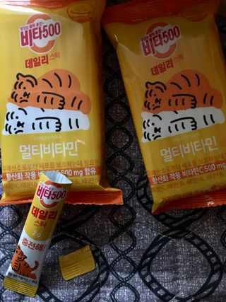 광동생활건강 [광동] 비타500데일리스틱 수능 패키지 (70+굿즈) 뚱랑이 수능엽서+쇼핑백 — 4.5점을 준 리뷰어가 2022년 11월 올린 사용 사진