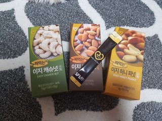 짜먹는 이지견과 짜먹는 이지아몬드, 짜먹는 이지허니피넛, 짜먹는 이지캐슈넛 각 10g X  10포 — 5점을 준 리뷰어가 2021년 2월 올린 사용 사진