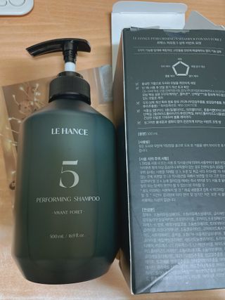 르핸스 퍼포밍 5 샴푸 비반트 포렛/베티버 포그 — 5점을 준 리뷰어가 2022년 12월 올린 사용 사진