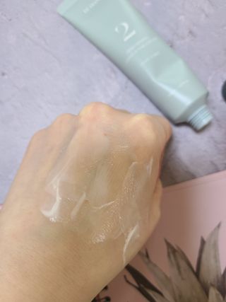르핸스 퍼포밍 2 핸드&네일 비반트포렛/베티버포그 — 5점을 준 리뷰어가 2022년 12월 올린 사용 사진