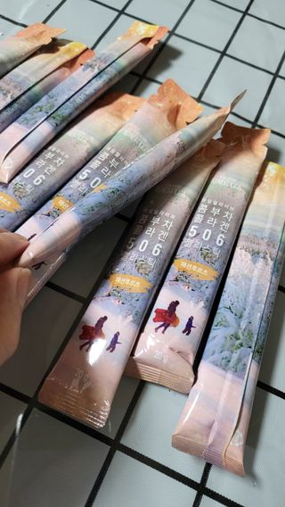 엘리샤코이 아임얼라이브 콤부차 콜라겐 506 스틱젤리 패션프루트 — 3점을 준 리뷰어가 2022년 8월 올린 사용 사진