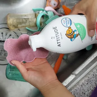 에티튜드 천연 젖병세정제 무향 700ml 1종 주방세제 EWG올그린 순한 비건 세제 — 3점을 준 리뷰어가 2022년 8월 올린 사용 사진