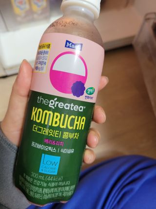 더그레잇티 콤부차 [매일유업] 더그레잇티 44kcal 콤부차 300ml *12개입 (오리지널 6개+베리리치 6개) — 1점을 준 리뷰어가 2023년 9월 올린 사용 사진