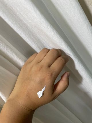 [AHC] 세이프온 에센스 선크림 올리브영 스페셜 증정 기획세트 — 5점을 준 리뷰어가 2022년 6월 올린 사용 사진