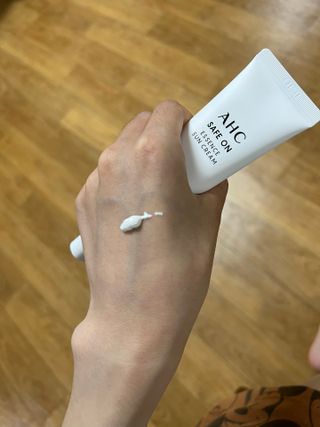 [AHC] 세이프온 에센스 선크림 올리브영 스페셜 증정 기획세트 — 5점을 준 리뷰어가 2022년 6월 올린 사용 사진
