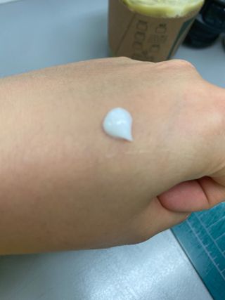 올리브 오일 스킨케어 컴퍼니 [OOSC] 보송보송한 내추럴리 너리시드 핸드크림 125ml — 5점을 준 리뷰어가 2021년 4월 올린 사용 사진