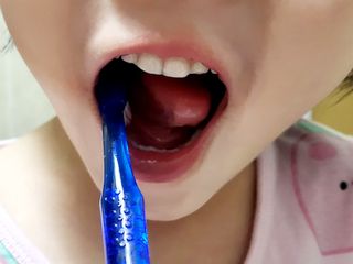 치과에서 쓰는 치약 _ 라벨제로 저불소 꼬마, 키즈, 유아, 베이비, 주니어 안전한 어린이치약 — 4.5점을 준 리뷰어가 2023년 3월 올린 사용 사진
