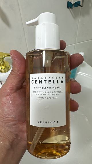 스킨1004 [SKIN1004] 마다가스카르 센텔라 라이트 클렌징 오일 200ml — 4.5점을 준 리뷰어가 2024년 7월 올린 사용 사진