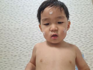 mom e 맘이 내추럴 베이비 케어 크림+바디오일 — 3점을 준 리뷰어가 2021년 1월 올린 사용 사진