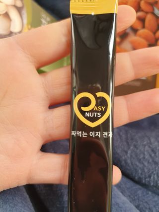 짜먹는 이지견과 짜먹는 이지아몬드, 짜먹는 이지허니피넛, 짜먹는 이지캐슈넛 각 10g X  10포 — 5점을 준 리뷰어가 2021년 3월 올린 사용 사진