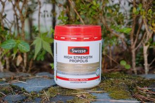 Swisse 스위스 고함량 프로폴리스 2,000mg 210정 — 5점을 준 리뷰어가 2021년 5월 올린 사용 사진