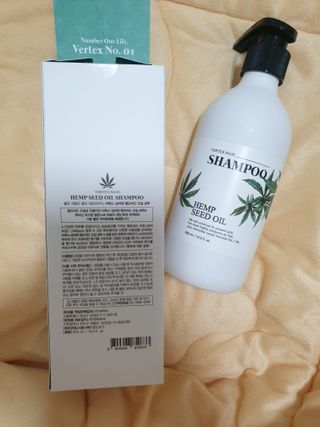 버텍스넘버원 버텍스 넘버원 햄프씨드오일 샴푸 — 5점을 준 리뷰어가 2022년 4월 올린 사용 사진