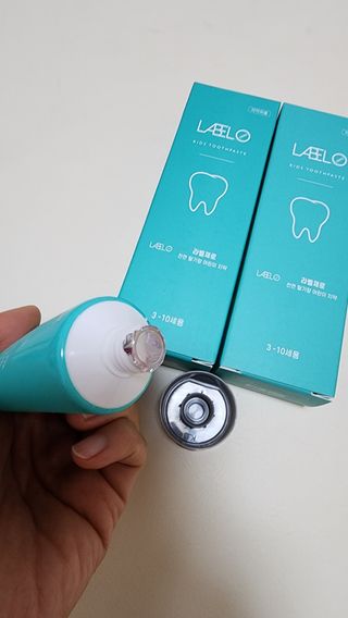 치과에서 쓰는 치약 _ 라벨제로 저불소 꼬마, 키즈, 유아, 베이비, 주니어 안전한 어린이치약 — 4.5점을 준 리뷰어가 2023년 1월 올린 사용 사진