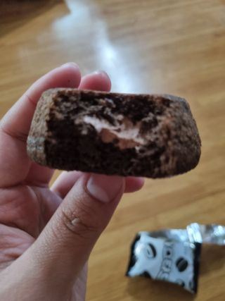 롯데제과 까망카스타드 더블초코 — 5점을 준 리뷰어가 2021년 5월 올린 사용 사진