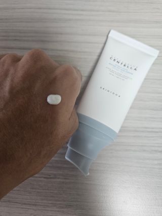 [스킨1004] 마다가스카르 센텔라 히알루-시카 워터핏 선세럼 50ml — 5점을 준 리뷰어가 2024년 5월 올린 사용 사진