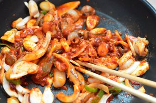[푸딩팩토리] 불맛양념 쭈꾸미볶음 300G_엄선한 쭈꾸미원물과 양념이 신의 한수! — 5점을 준 리뷰어가 2022년 9월 올린 사용 사진