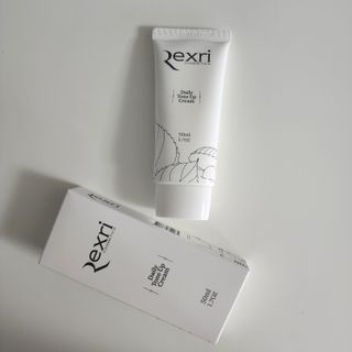 렉스리 데일리 톤업 크림 Rexri Daily Tone Up Cream — 5점을 준 리뷰어가 2022년 10월 올린 사용 사진