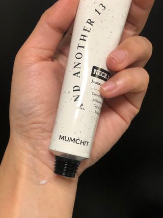 멈칫(MUMCHIT) 넥퍼퓸 NECKPERFUME 2가지 향 — 5점을 준 리뷰어가 2021년 11월 올린 사용 사진