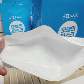 [심폐소생소] KF94 오늘의 마스크 대형 — 5점을 준 리뷰어가 2021년 12월 올린 사용 사진
