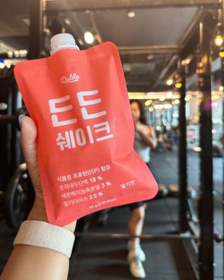 [덜다] 든든 식물성 단백질 쉐이크 40g X 7입 (곡물/딸기) — 4점을 준 리뷰어가 2023년 8월 올린 사용 사진