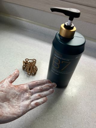 [포레스트스토리] 탈모증상완화 샴푸 1,000ml — 5점을 준 리뷰어가 2022년 6월 올린 사용 사진