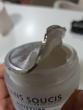 산수시 아쿠아 베네핏 24h 수부지 물광 속건조 수분크림 50ml — 5점을 준 리뷰어가 2021년 6월 올린 사용 사진