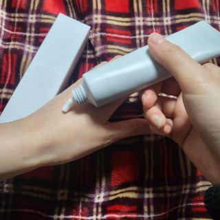 르핸스 퍼포밍 2 핸드&네일 비반트포렛/베티버포그 — 4점을 준 리뷰어가 2023년 1월 올린 사용 사진