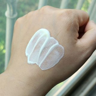 MF[스킨1004] 마다가스카르 센텔라 히알루-시카 워터핏 선세럼 50ml — 5점을 준 리뷰어가 2024년 5월 올린 사용 사진