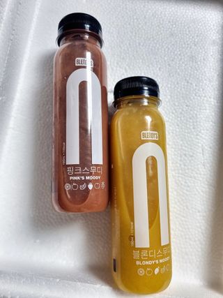 BLENDY'S 핑크 스무디+블론디 스무디 — 5점을 준 리뷰어가 2021년 10월 올린 사용 사진