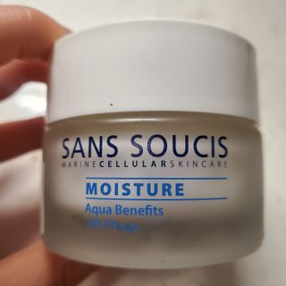 산수시 아쿠아 베네핏 24h 수부지 물광 속건조 수분크림 50ml — 4점을 준 리뷰어가 2021년 6월 올린 사용 사진