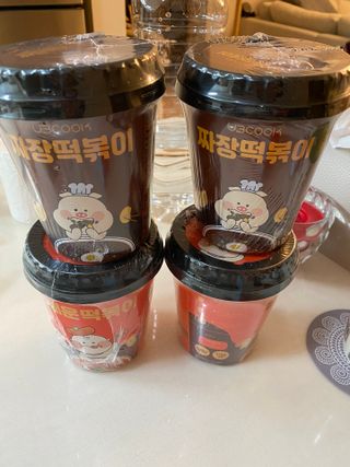 유비쿡 컵떡볶이 매운컵떡볶이2개/ 짜장컵떡볶이 2개  총 4개세트 — 4점을 준 리뷰어가 2021년 3월 올린 사용 사진