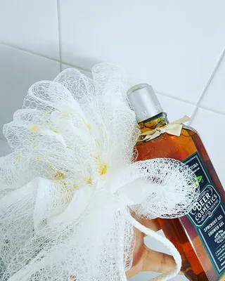 체코 비건화장품 마뉴팍투라 향좋은 맥주 샤워젤 (300ml) — 5점을 준 리뷰어가 2022년 6월 올린 사용 사진