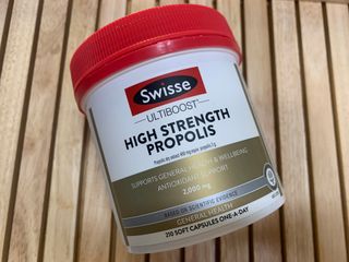Swisse 스위스 고함량 프로폴리스 2,000mg 210정 — 5점을 준 리뷰어가 2021년 11월 올린 사용 사진