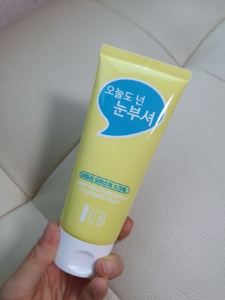IO 아이오 오늘도 넌 눈부셔 - 데일리 스크럽 클렌징폼 — 5점을 준 리뷰어가 2021년 3월 올린 사용 사진