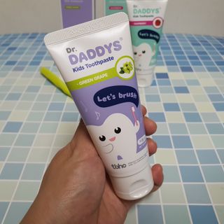 닥터데디스 안심저불소 키즈치약 (라즈베리, 청포도향 중 택 1) 60g +  여행용 미니 치약 15g — 5점을 준 리뷰어가 2022년 8월 올린 사용 사진