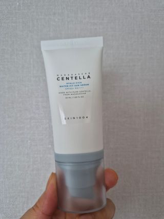 [스킨1004] 마다가스카르 센텔라 히알루-시카 워터핏 선세럼 50ml — 5점을 준 리뷰어가 2024년 5월 올린 사용 사진