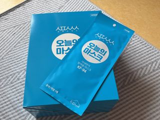 [심폐소생소] KF94 오늘의 마스크 대형 — 5점을 준 리뷰어가 2021년 10월 올린 사용 사진