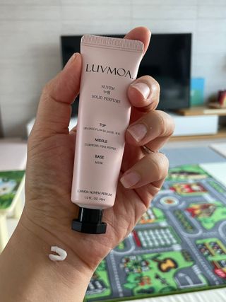 러브모아 향수 고체향수 승무원 고체향수 바르는 향수 니치향수 도손 우드세이지 앤 씨솔트 — 4.5점을 준 리뷰어가 2022년 11월 올린 사용 사진