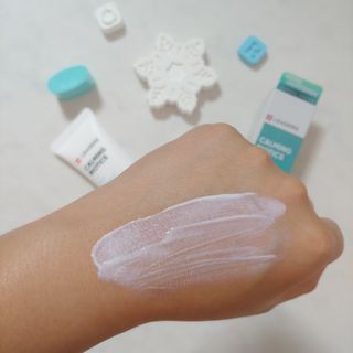 리더스코스메틱 리더스 카밍 바이오틱스 선 에센스 SPF 50+ PA++++ — 5점을 준 리뷰어가 2022년 7월 올린 사용 사진