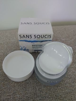 산수시 아쿠아 베네핏 24h 수부지 물광 속건조 수분크림 50ml — 5점을 준 리뷰어가 2021년 6월 올린 사용 사진