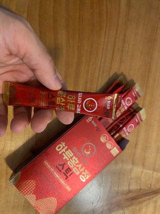 힘내라김홍삼 하루홍삼정스틱 10g x 30포 — 5점을 준 리뷰어가 2021년 5월 올린 사용 사진